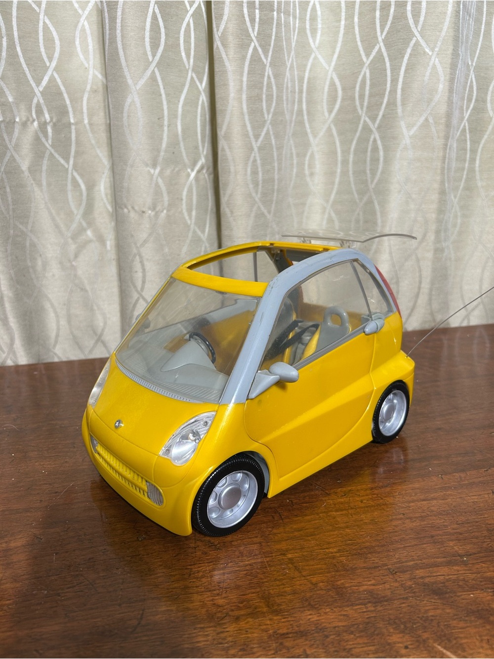 Bratz World Tokyo A Go-Go Radio Controlled Toy ( car only no remote)